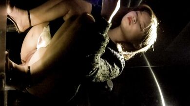 KTV女厕全景偷拍多位漂亮小姐姐嘘嘘全部都是极品小嫩鲍 (4)