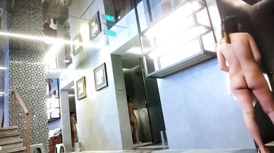 二月新流出女偷拍客国内洗浴会所偷拍靓妹更衣沉浸沐浴~怼屏摄B纤毫必现